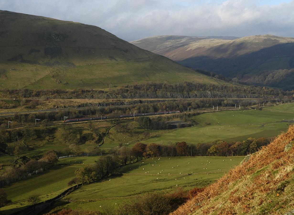 Lune Nestled Between District And Yorkshire Dales