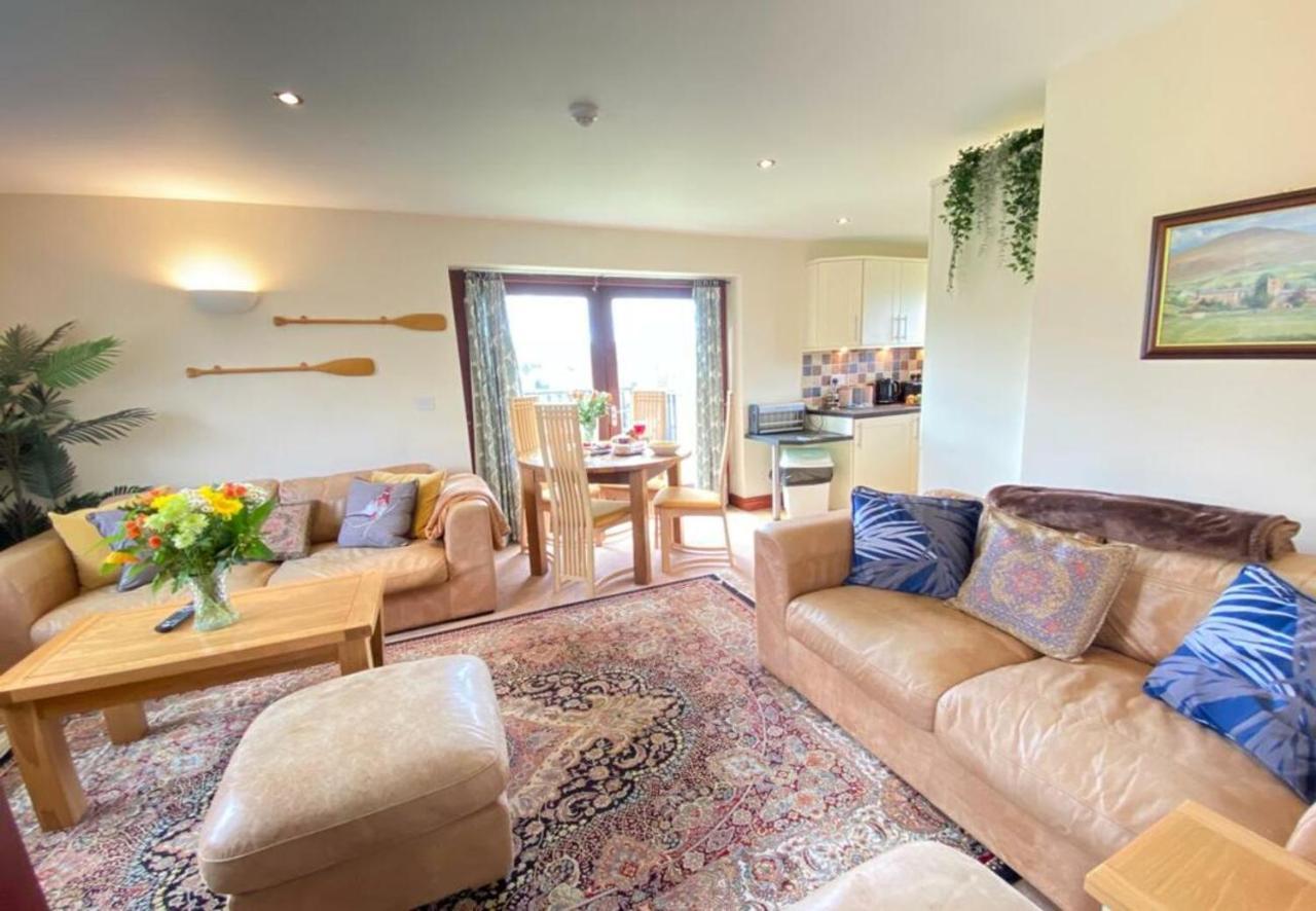 Chalet Lune Nestled Between District And Yorkshire Dales *