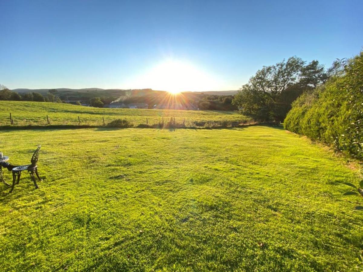 Lune Nestled Between District And Yorkshire Dales * Tebay (Cumbria)