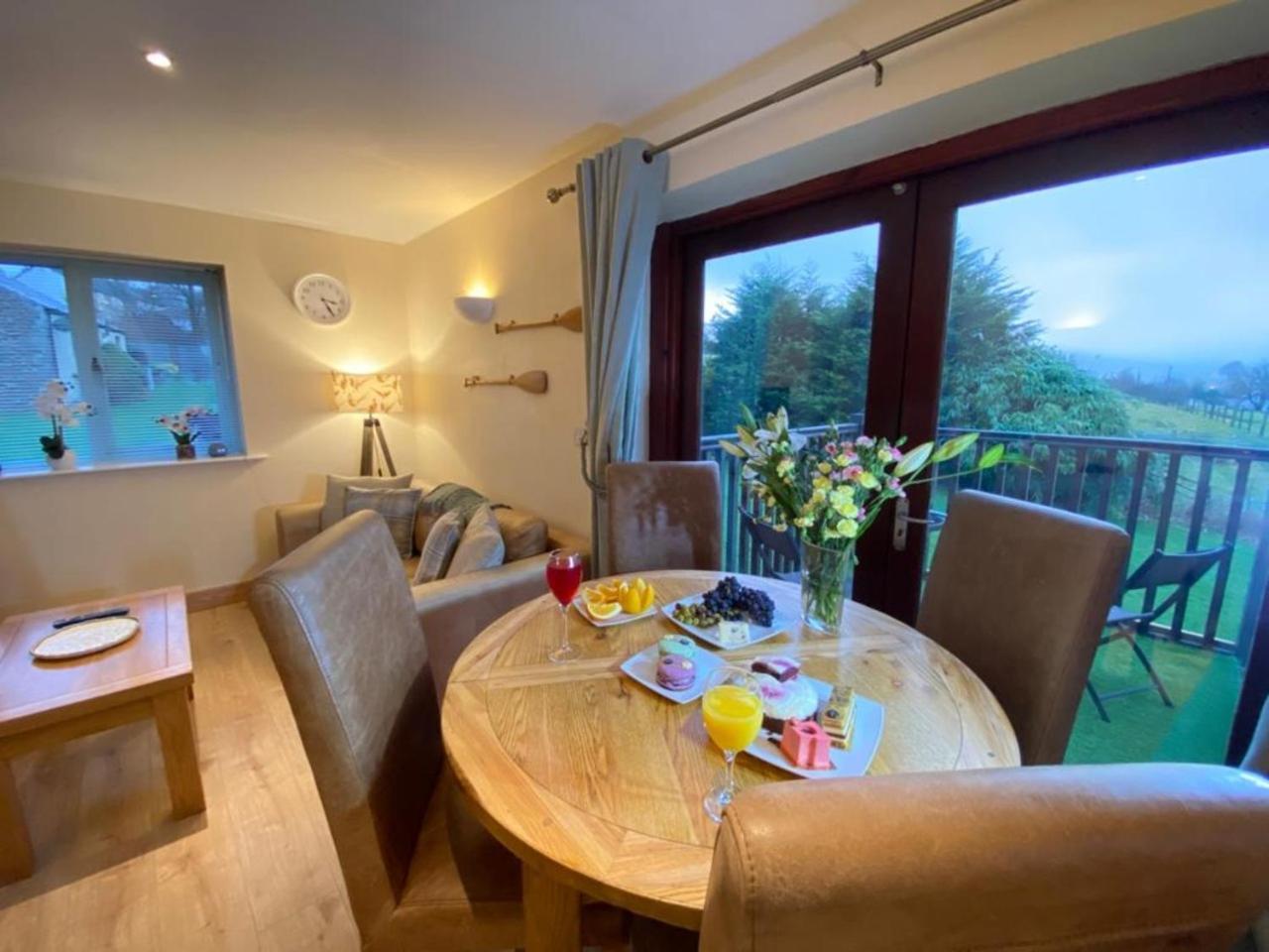 Chalet Lune Nestled Between District And Yorkshire Dales *