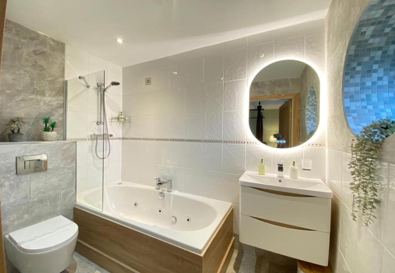 Lune Nestled Between District And Yorkshire Dales Chalet *